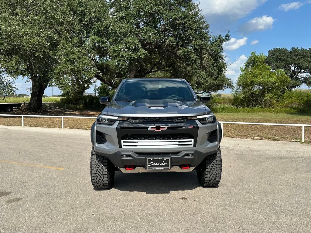 New 2026 Chevrolet Colorado ZR2 w/ Technology Package AWD/4WD image 2