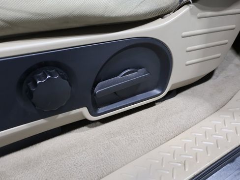 Used 2004 Ford F150 XLT image 12