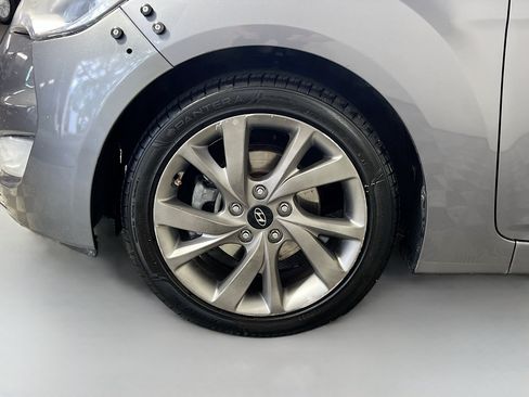 Used 2017 Hyundai Veloster FWD image 14