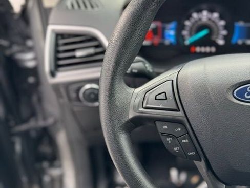 Certified 2024 Ford Edge SE w/ Black Appearance Package image 15