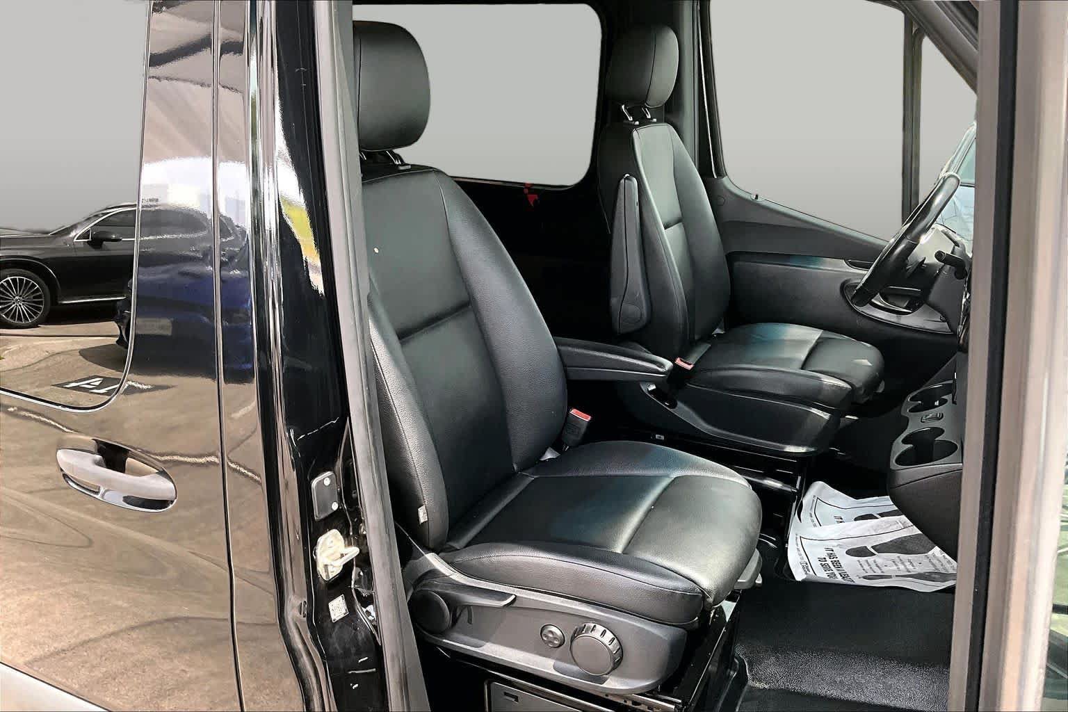 Used 2023 Mercedes-Benz Sprinter 1500 image 9