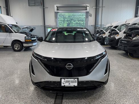 Used 2024 Nissan Ariya AWD image 2