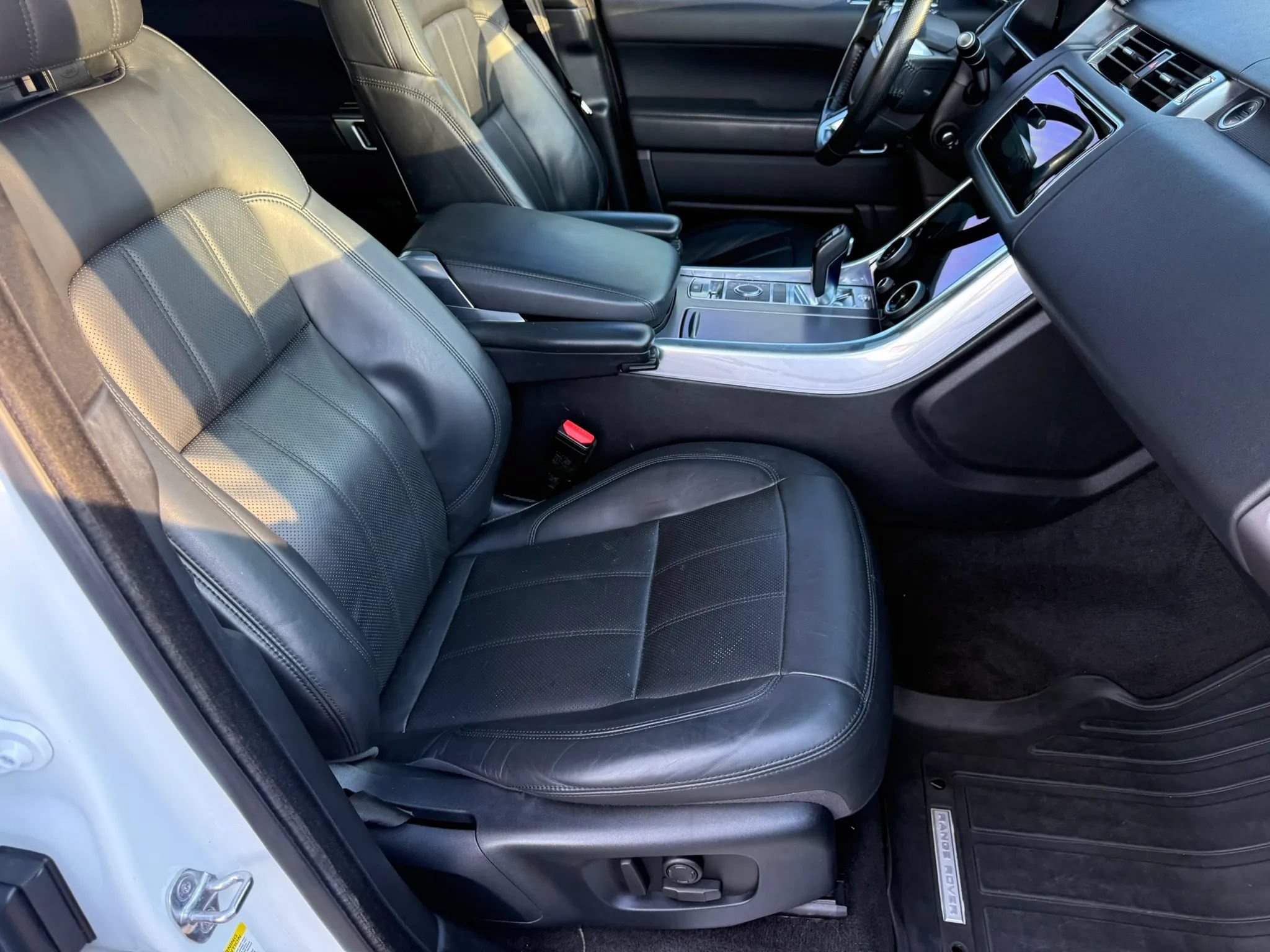 Used 2018 Land Rover Range Rover Sport HSE AWD/4WD image 24