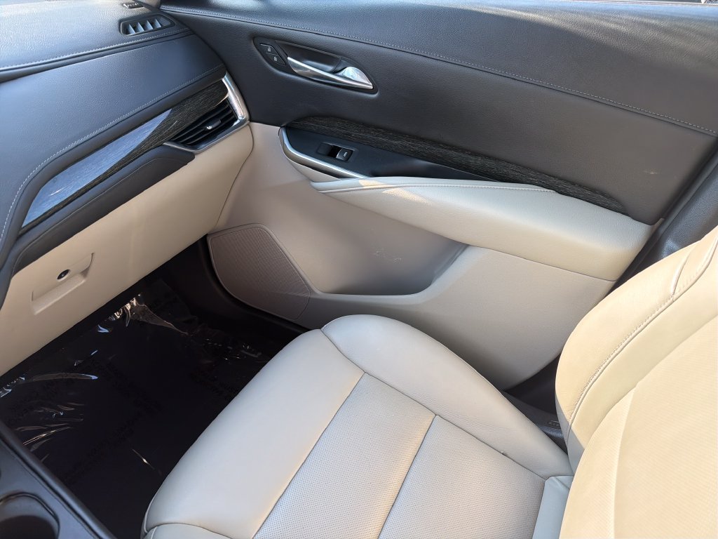 Used 2021 Cadillac XT4 Premium Luxury FWD image 31