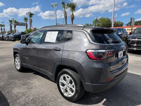 Used 2024 Jeep Compass Latitude AWD/4WD image 5