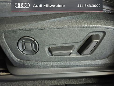 Used 2023 Audi Q3 2.0T Premium w/ Convenience Package AWD/4WD image 16