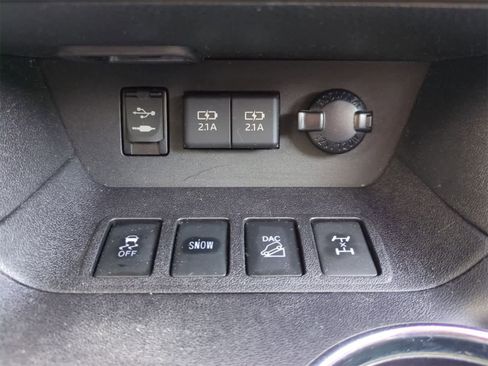 Used 2019 Toyota Highlander XLE image 31