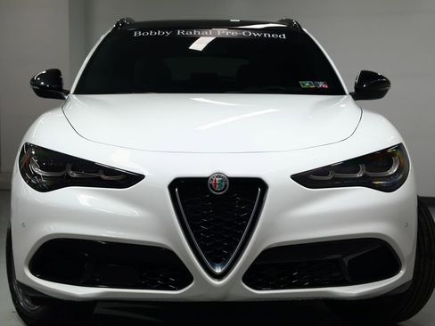 Used 2024 Alfa Romeo Stelvio Ti image 3