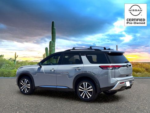 Certified 2025 Nissan Pathfinder Platinum FWD image 4