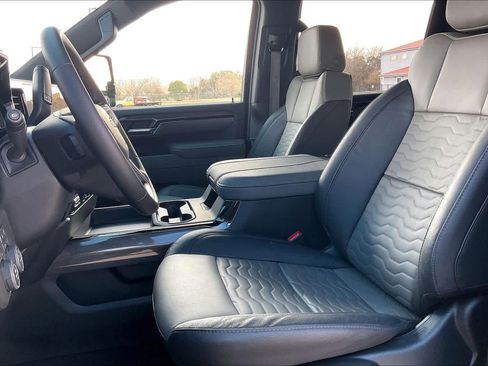 Used 2026 Chevrolet Silverado 2500 ZR2 image 9