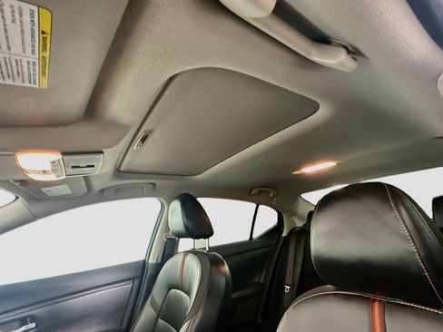 Used 2020 Nissan Sentra SR w/ Premium Package FWD image 26