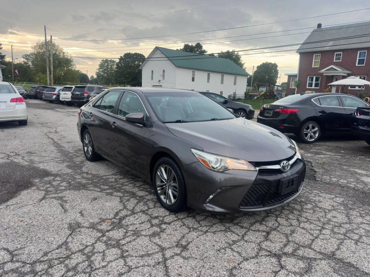Used 2015 Toyota Camry SE FWD image 3