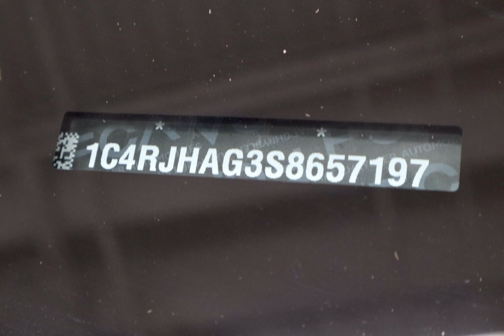 Used 2025 Jeep Grand Cherokee Altitude AWD/4WD image 34