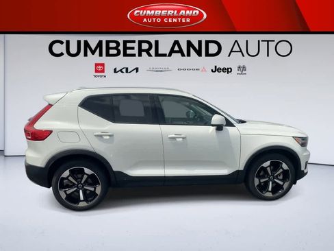 Used 2021 Volvo XC40 T5 Momentum AWD/4WD image 9