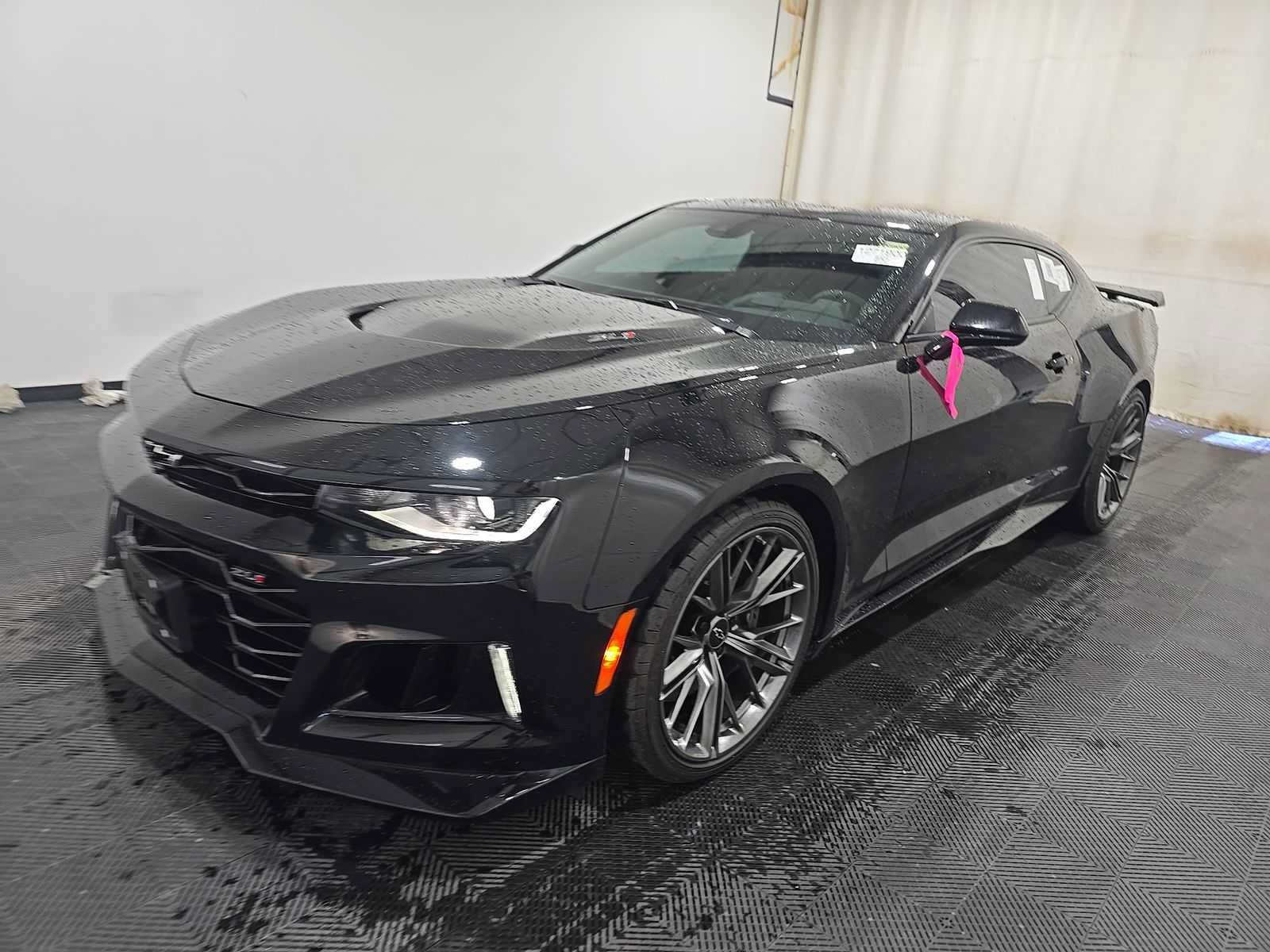 Used 2022 Chevrolet Camaro ZL1 RWD image 2
