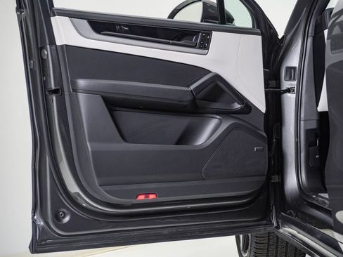 Certified 2025 Porsche Cayenne Coupe AWD/4WD image 25