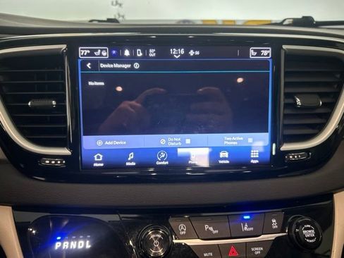 Used 2024 Chrysler Pacifica Touring-L FWD image 24