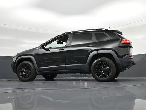 Used 2017 Jeep Cherokee Trailhawk w/ Comfort/Convenience Group AWD/4WD image 36