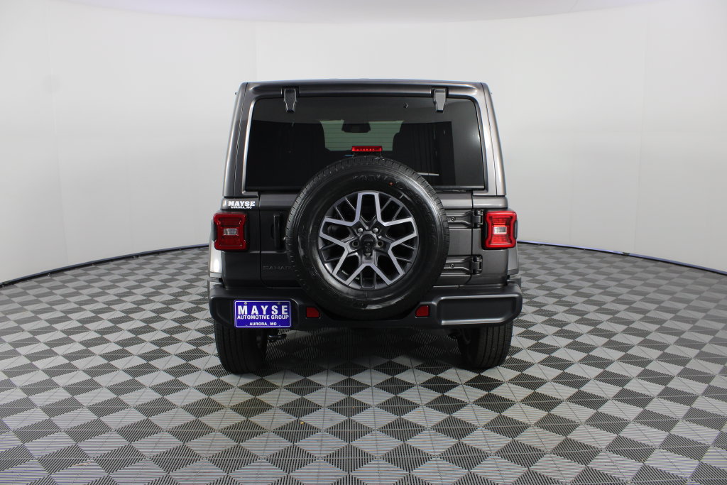 Used 2026 Jeep Wrangler Unlimited Sahara AWD/4WD image 6