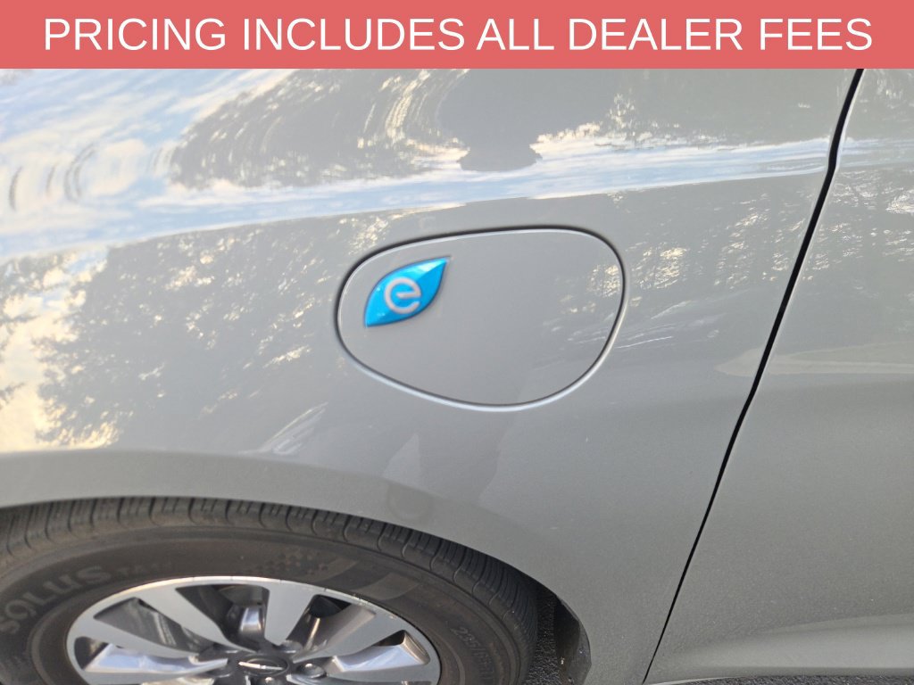 Used 2022 Chrysler Pacifica Touring-L FWD image 5