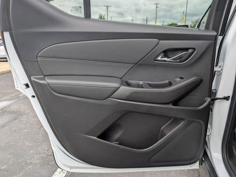 Used 2023 Chevrolet Traverse LT FWD image 14