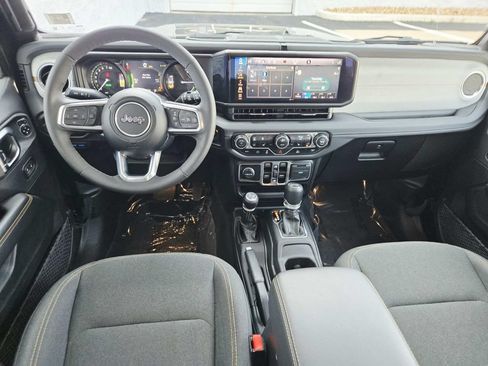 Certified 2025 Jeep Wrangler Unlimited Sahara AWD/4WD image 9