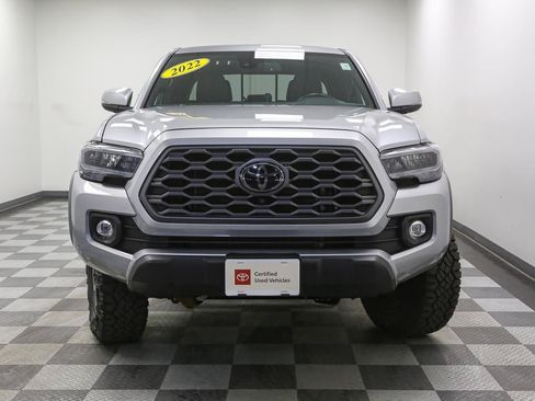 Used 2022 Toyota Tacoma TRD Off-Road w/ TRD Premium Off Road Package AWD/4WD image 4
