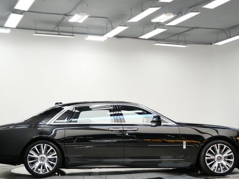 Used 2019 Rolls-Royce Ghost Extended Wheelbase RWD image 59
