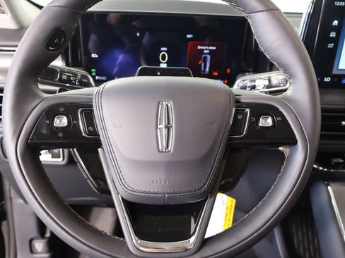 New 2026 Lincoln Aviator AWD image 3