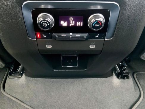 Used 2022 Chevrolet Tahoe LT w/ Luxury Package image 35