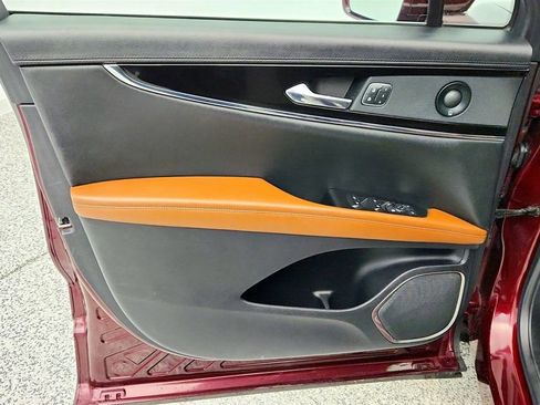 Used 2022 Lincoln Nautilus Reserve w/ Luxury Package image 11