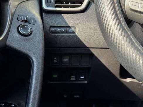 Used 2015 Nissan Rogue S AWD/4WD image 30