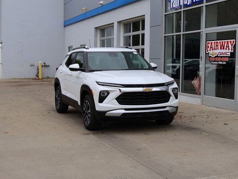 New 2026 Chevrolet TrailBlazer LT image 2