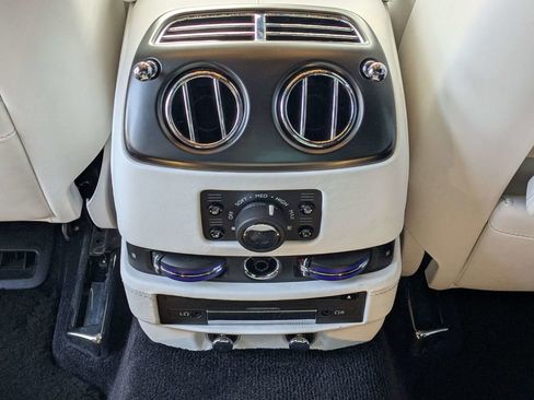 Used 2017 Rolls-Royce Ghost image 17