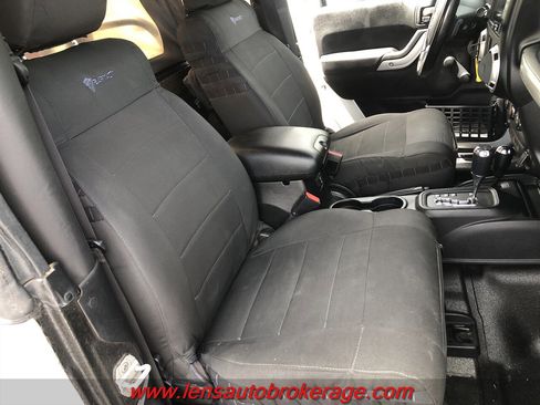 Used 2012 Jeep Wrangler Rubicon w/ Connectivity Group AWD/4WD image 17