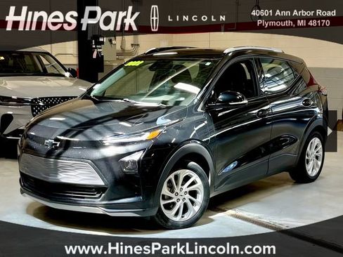 Used 2022 Chevrolet Bolt EUV LT w/ Driver Confidence Package FWD image 1