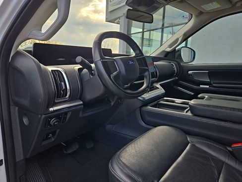 Used 2025 Ford Expedition Platinum AWD/4WD image 37