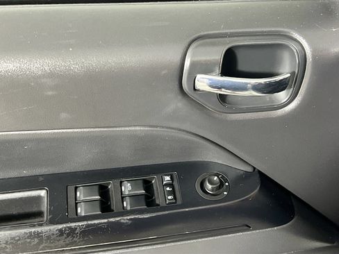 Used 2013 Jeep Compass Latitude FWD image 16