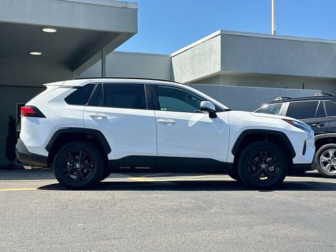 Used 2025 Toyota RAV4 XLE FWD image 6