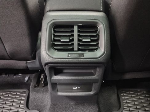 New 2025 Volkswagen Taos SE image 33