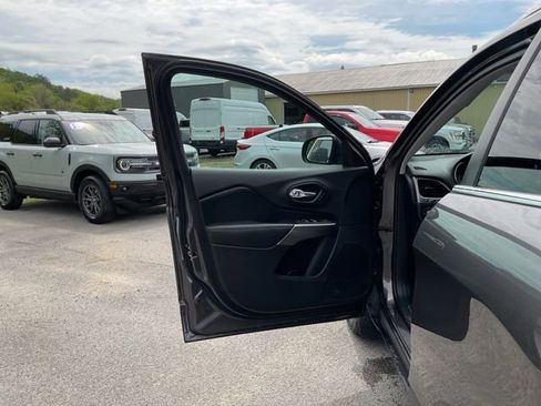 Used 2020 Jeep Cherokee Limited AWD/4WD image 25