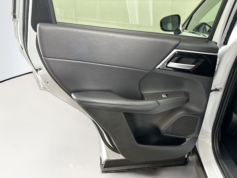 Used 2024 Mitsubishi Outlander SE image 26