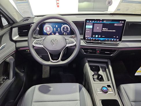 New 2026 Volkswagen Tiguan SE FWD image 15