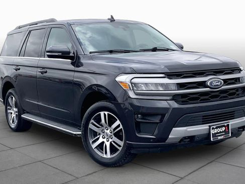 Used 2023 Ford Expedition XLT AWD/4WD image 3