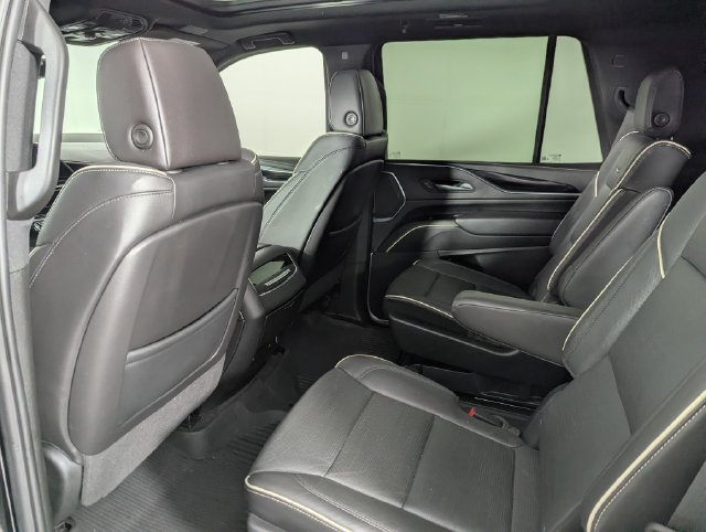 Used 2023 Cadillac Escalade Sport w/ LPO, ONYX Package AWD/4WD image 17
