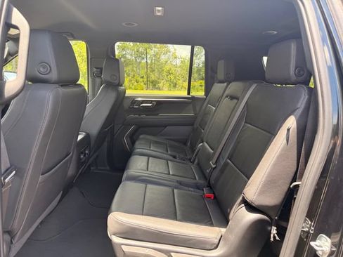 Used 2025 Chevrolet Suburban Z71 AWD/4WD image 9