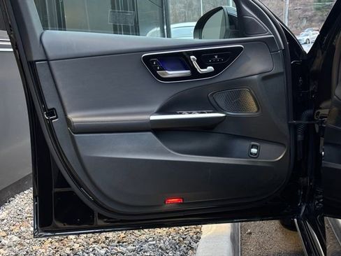 Used 2025 Mercedes-Benz C 300 4MATIC Sedan image 15