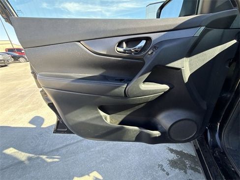 Used 2015 Nissan Rogue S image 13