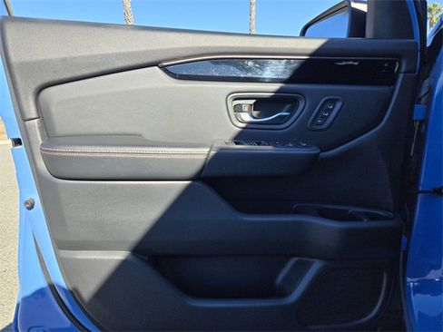 Used 2023 Honda Pilot TrailSport image 19