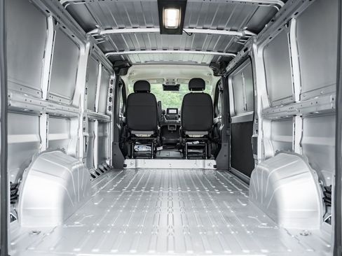 New 2025 RAM ProMaster 2500 w/ Quick Order Package 22G SLT image 9